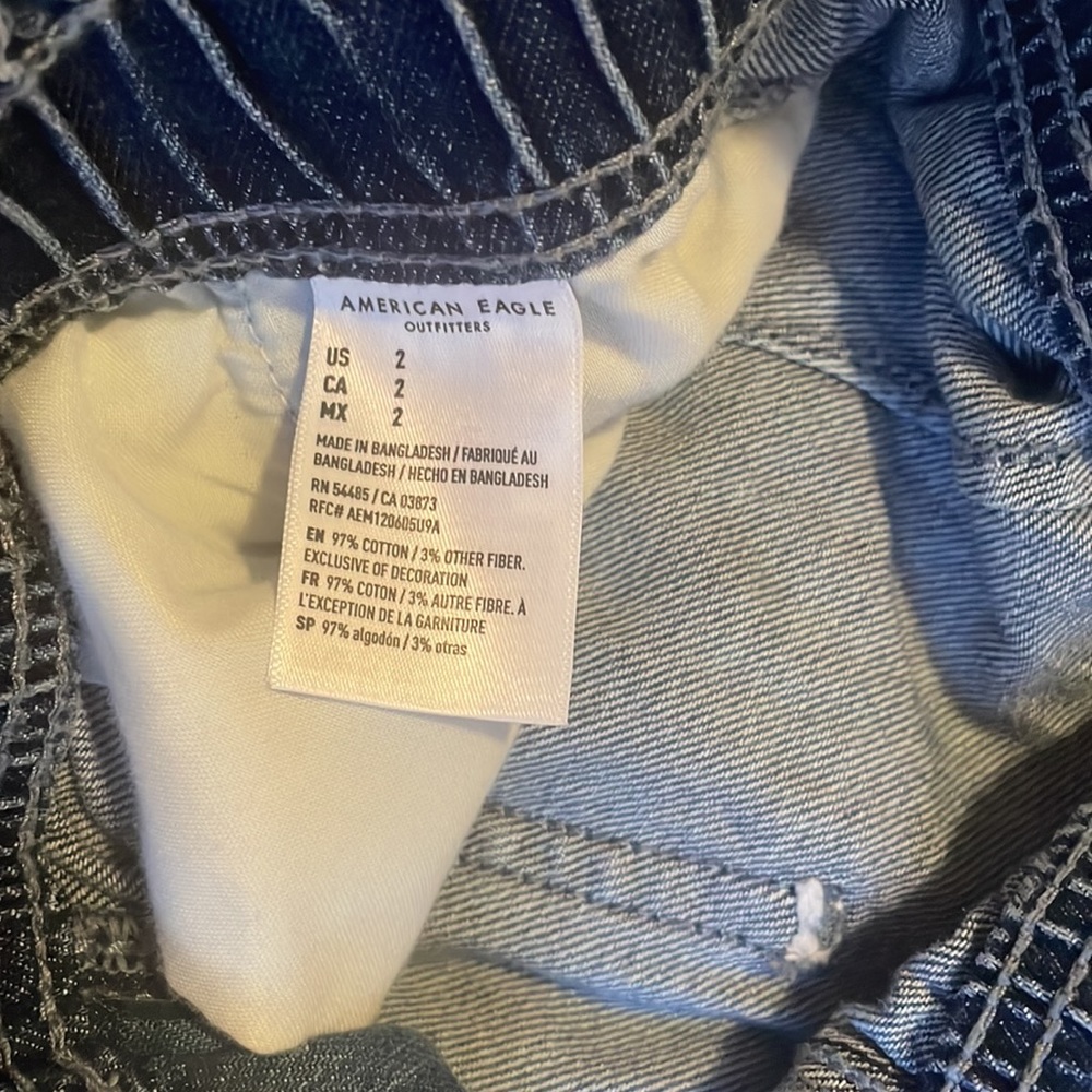 AE Mom Jean Shorts - Picture 3 of 5